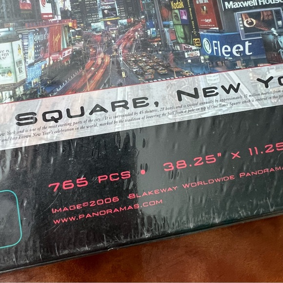 NWT Buffalo Games Panoramic Puzzles NY Times Square and Chicago Skyline - Picture 13 of 13